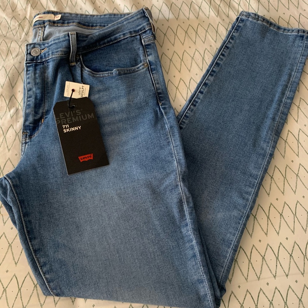 711 Levis Skinny Jeans
